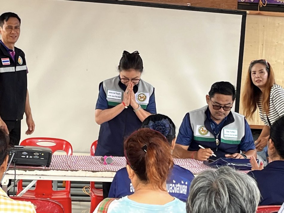 วันที่ 12 มิถุนายน 2569 ณ ศาลาประชาคม หมู่ที่ 9 บ้านวังม่วยพัฒนา อบต.วังสามัคคี อำเภอโพนทอง นำโดยนางพรสวรรค์ กิ่งแก้ว นายกองค์การบริหารส่วนตำบลวังสามัคคี พร้อมด้วย คณะผู้บริหาร อบต. พนักงานส่วนตำบลและเจ้าหน้าที่อบต. ได้ออกประชาคมหมู่บ้านและรับฟังปัญหาจัดลำดับความสำคัญความเร่งด่วน เพื่อปรับปรุงพัฒนาแก้ไขปัญหาและนำมาบรรจุเข้าแผนพัฒนาท้องถิ่น นำเสนอต่อสภาท้องถิ่นให้พิจารณาและอนุมัติงบประมาณในการจัดทำข้อบัญญัติตำบลในปีต่อไป
