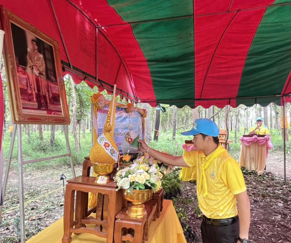 องค์การบริหารส่วนตำบลวังสามัคคี วันศุกร์ที่ 25 กรกฎาคม พ.ศ. 2568 เวลา 09.00 น. ณ โคกสนามบิน หมู่ 8  บ้านวังยาว นายจักรี ตรีเมฆ นายกองค์การบริหารส่วนตำบลวังสามัคคี เป็นประธานพิธีเปิดโครงการปลูกป่าเฉลิมพระเกียรติ พระบาทสมเด็จพระปรเมนทรรามาธิบดีศรีสินทรมหาวชิราลงกรณ พระวชิรเกล้าเจ้าอยู่หัว  เนื่องในโอกาสวันเฉลิมพระชนมพรรษา 28 กรกฎาคม 2568 ณ บริเวณโคกสนามบิน หมู่ที่ 8 ตำบลวังสามัคคี อำเภอโพนทอง จังหวัดร้อยเอ็ด โดยคณะผู้บริหาร  ข้าราชการ พนักงาน เจ้าหน้าที่  กำนัน ผู้ใหญ่บ้าน ผู้ช... ดูเพิ่มเติม