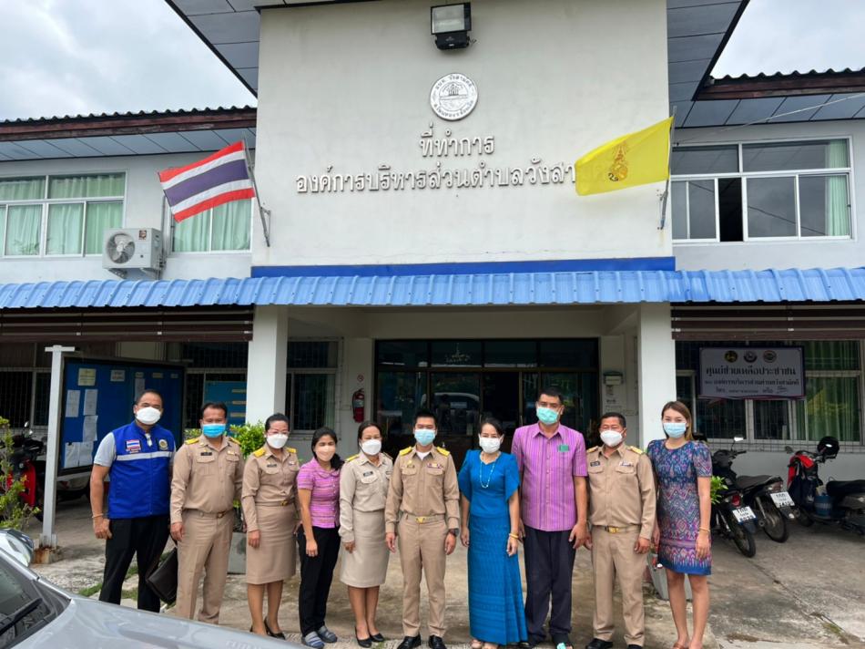วันที่ 17 พ.ค. 2565 เวลา 14:30 น. พัฒนาชุมชนอำเภอโพนทอง นายกและคณะผู้บริหาร กำนัน ผู้ใหญ่บ้านหมู่ที่3  และกองสวัสดิการสังคม   เข้าเยี่ยม และ สอบถามผู้พิการทางสายตา  นายสี  พระสว่าง  ชาวบ้านหมู่ที่3  เพื่อช่วยเหลือและซ่อมแซมทีอยู่อาศัย ในโอกาสต่อไป  พัฒนาชุมชนอำเภอโพนทองมอบข้าวสารและอาหารแห้งให้กับผู้พิการ นายสี พระสว่าง   #กองสวัสดิการสังคมอบตวังสามัคคี